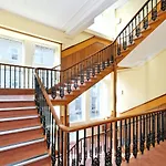 Luxury 2 Bedroom City Centre Apartment With Panoramic Views And High Ceilings